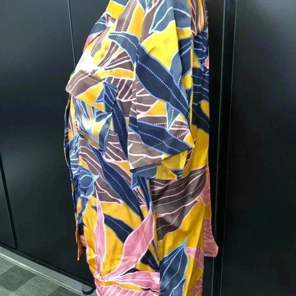 DR2 By Daniel Rainn Satin Tropical patten, Heat pocket,button up,collar - Picture 2 of 8